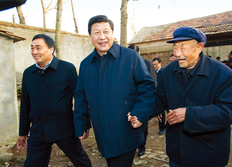 105d595a-0a25-4a38-b101-e33d901e6dac.jpg 2013年11月24日至28日,中共中央总书记、国家主席、中央军委主席习近平在山东考察。 这是25日下午,习近平在地处沂蒙老区的临沭县曹庄镇朱村亲切地拉着83岁的“老支前”王克昌的手去他家看望。 新华社记者 谢环驰/摄